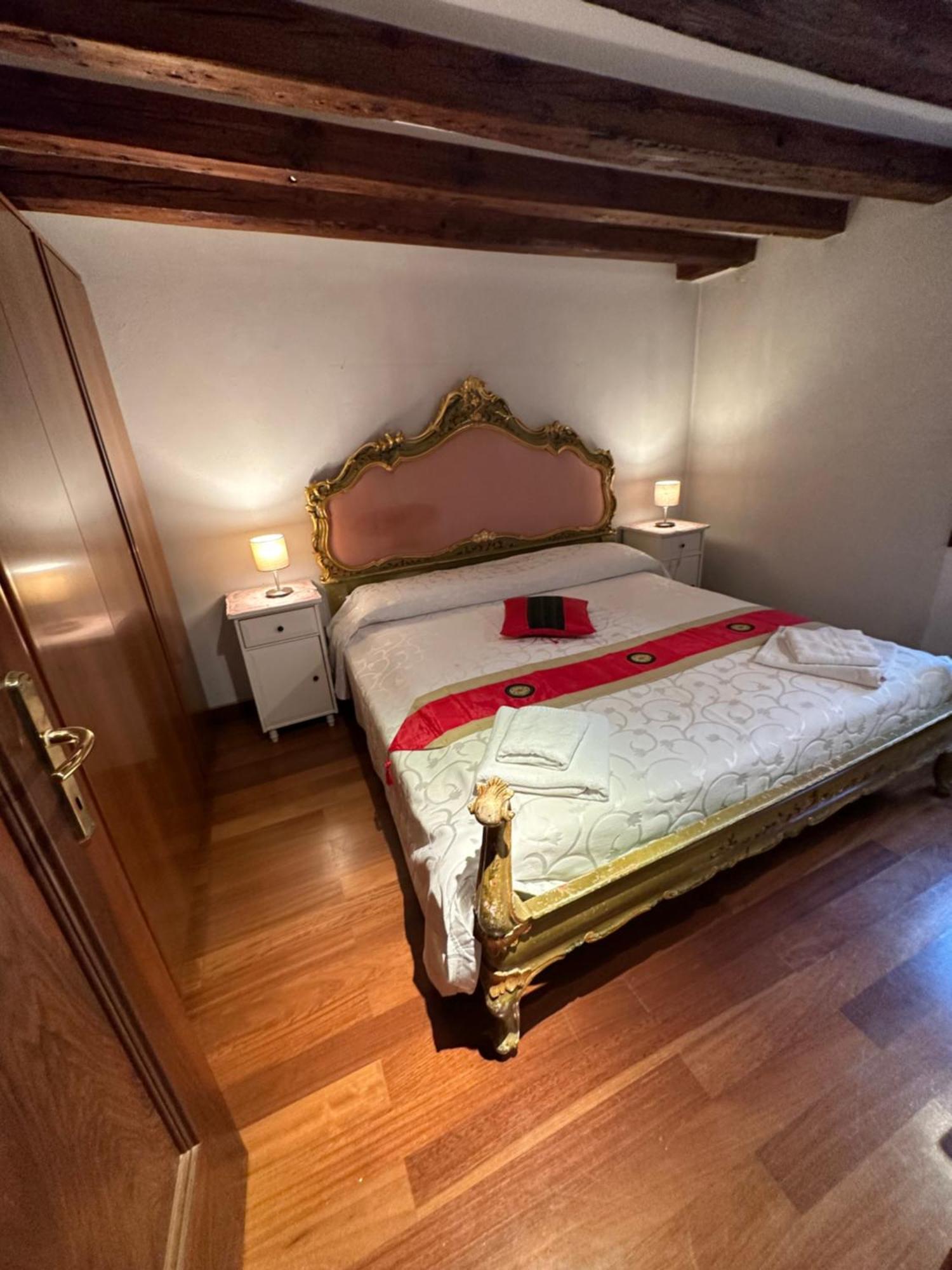 1 Ca'Del Traghetto Family Apartment Venedig Exterior foto